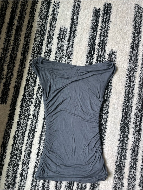 H&M Tops - H&M Grey boatneck line ruched top